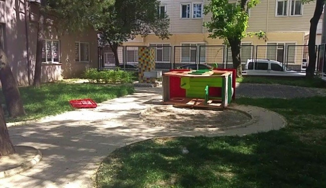 Anaokulunda çıplak bakıcı şoku !