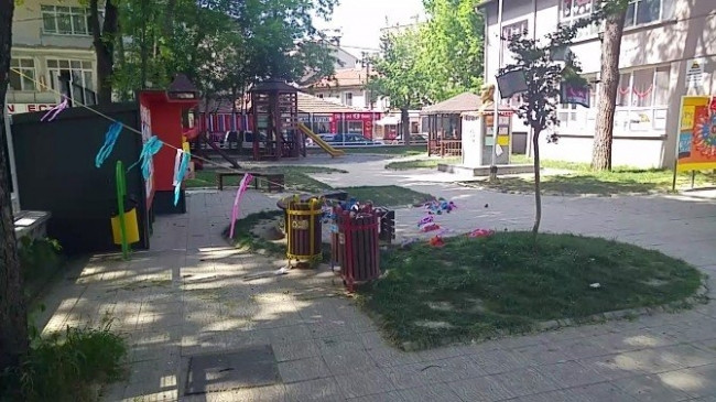 Anaokulunda çıplak bakıcı şoku !