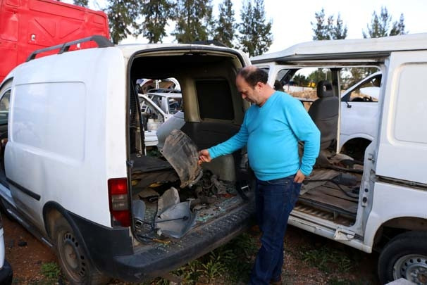 Kaza yapan aracı taksit taksit çaldılar