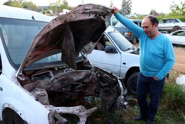 Kaza yapan aracı taksit taksit çaldılar
