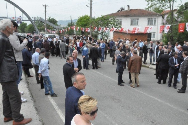 Meral Akşener'i, Sakarya'da Karşılama Konvoyu