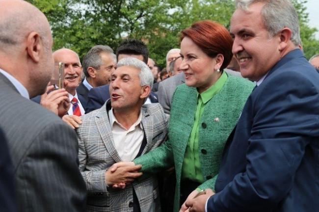 Meral Akşener'i, Sakarya'da Karşılama Konvoyu