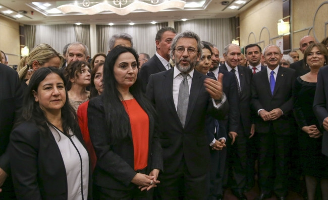 CHP ve Cumhuriyet'ten 23 Nisan resepsiyonu
