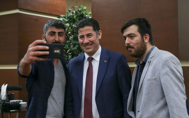 CHP ve Cumhuriyet'ten 23 Nisan resepsiyonu