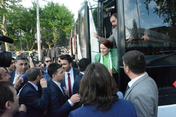 Meral Akşener: Bu şerefsizlerle mücadelemi yapacağım
