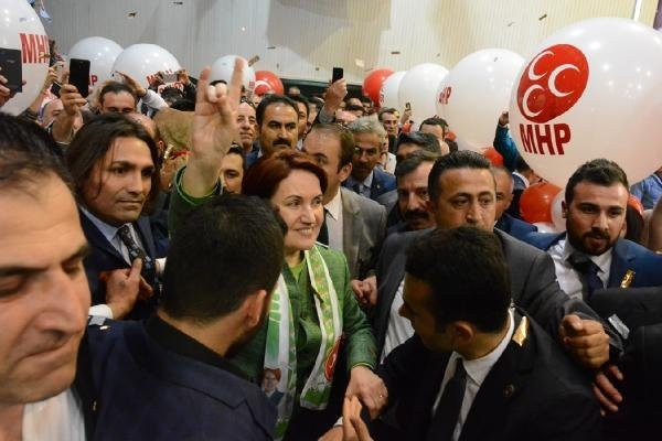 Meral Akşener: Bu şerefsizlerle mücadelemi yapacağım