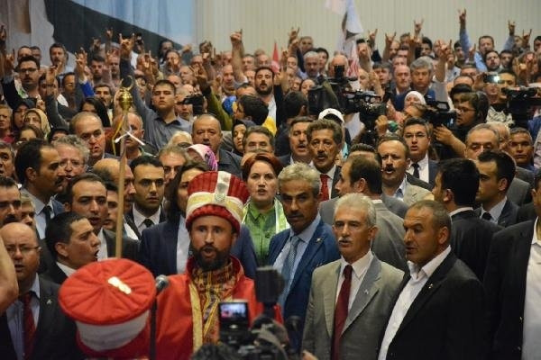 Meral Akşener: Bu şerefsizlerle mücadelemi yapacağım
