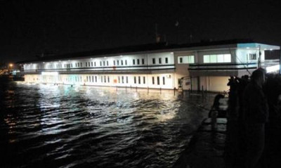 Lodos Kadıköy İskelesini yuttu !