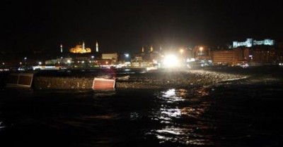 Lodos Kadıköy İskelesini yuttu !