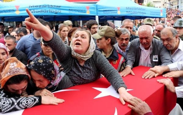 Şehit Uzman Onbaşı'ya yürek yakan veda