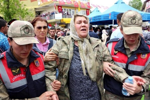 Şehit Uzman Onbaşı'ya yürek yakan veda