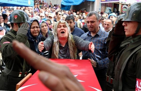 Şehit Uzman Onbaşı'ya yürek yakan veda