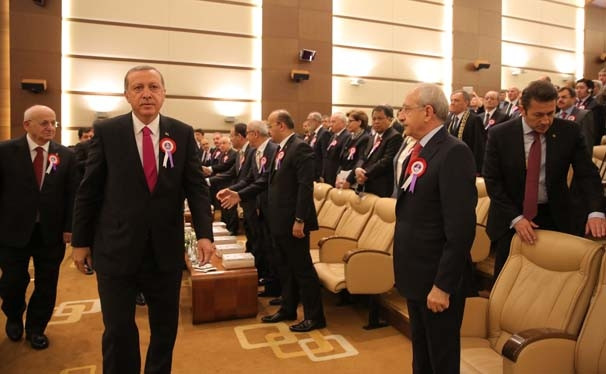Erdoğan, Kılıçdaroğlu ile tokalaşmadı