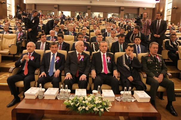 Erdoğan, Kılıçdaroğlu ile tokalaşmadı