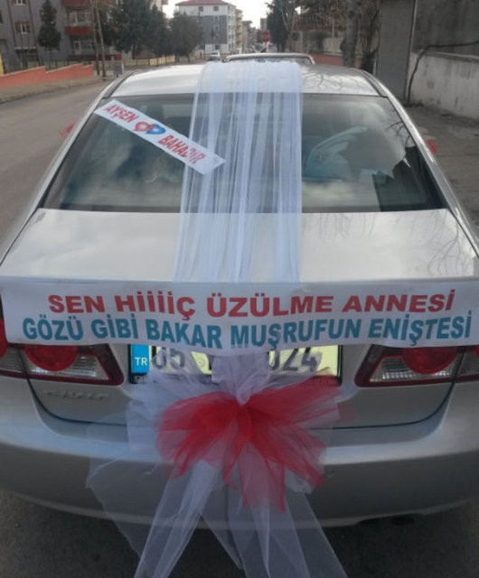 Gelin arabalarındaki ilginç yazılar