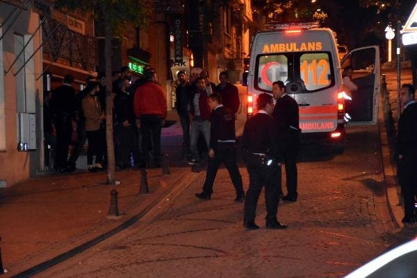 İstanbul'da gece yarısı silahlı kavga !