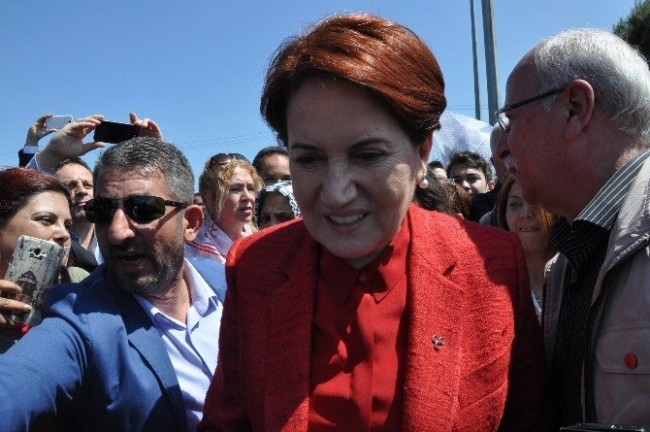 Meral Akşener'e çoşkulu karşılama