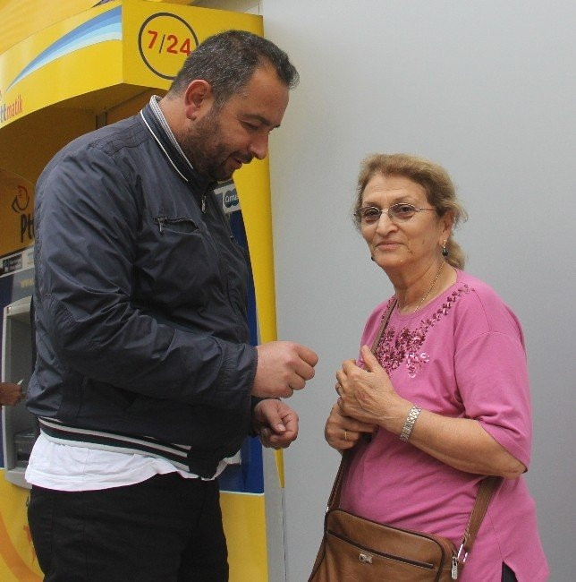 Gerçek polis inanmadı, sahte polis evini bile sattırdı