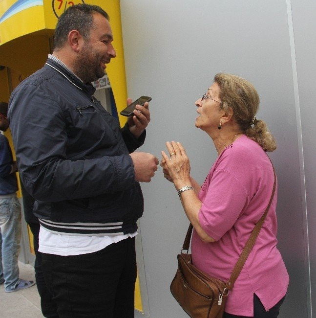 Gerçek polis inanmadı, sahte polis evini bile sattırdı