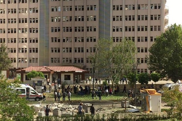 Emniyet'e bomba yüklü araçla saldırı !