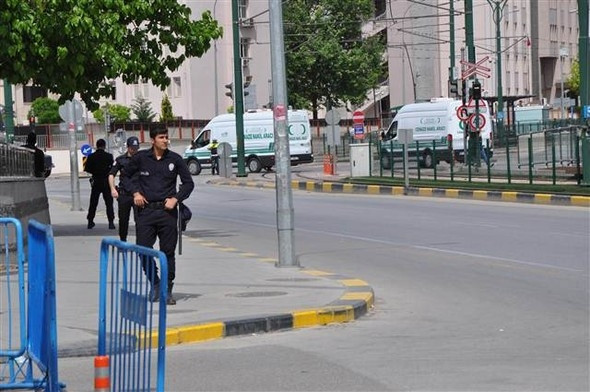 Emniyet'e bomba yüklü araçla saldırı !