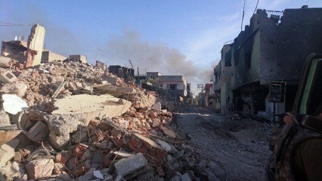 Teröristler Nusaybin'i harabeye çevirdi