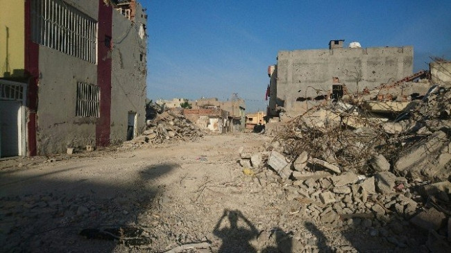 Teröristler Nusaybin'i harabeye çevirdi