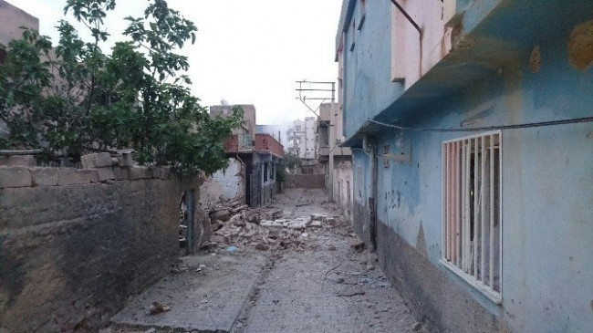 Teröristler Nusaybin'i harabeye çevirdi