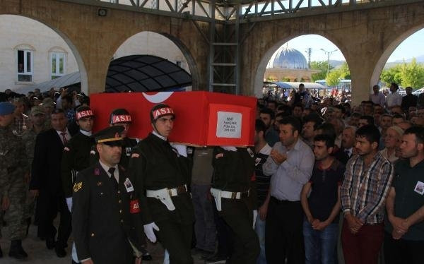 "Kürtçülük yapanın Allah belasını versin"
