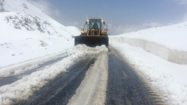 Mayıs ayında kar kütleleri var !