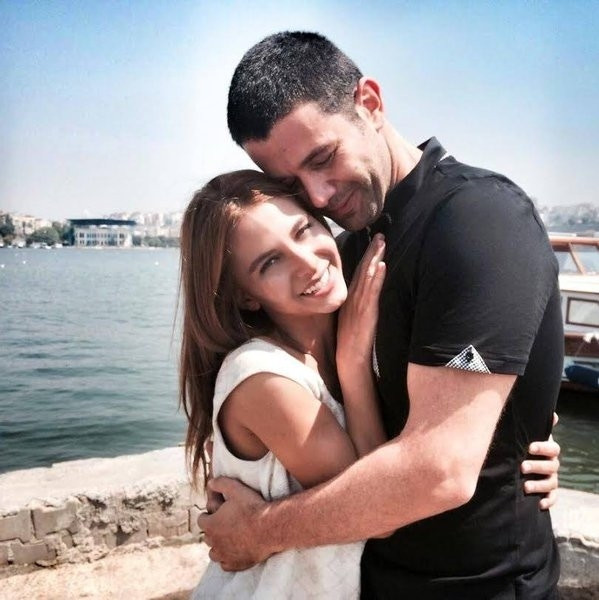 Ezgi Asaroğlu ve Keremcem aynı eve taşındı...