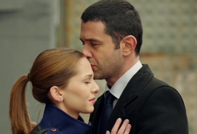 Ezgi Asaroğlu ve Keremcem aynı eve taşındı...