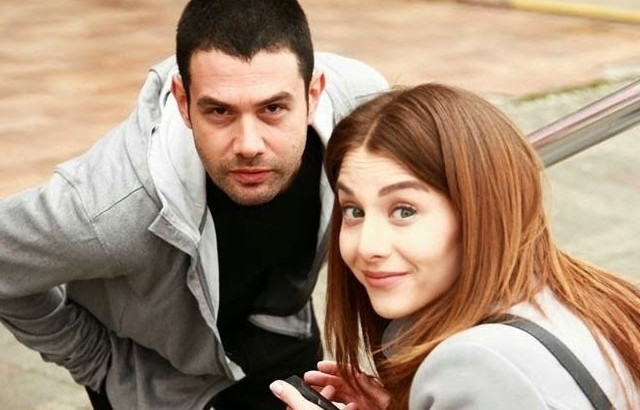 Ezgi Asaroğlu ve Keremcem aynı eve taşındı...
