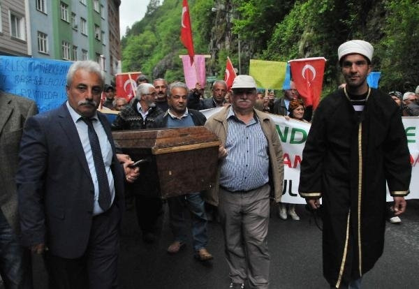 Rize'de tabutlu eylem