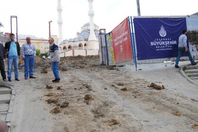 İstanbul'da TIR dehşeti ! 5 katlı binaya girdi