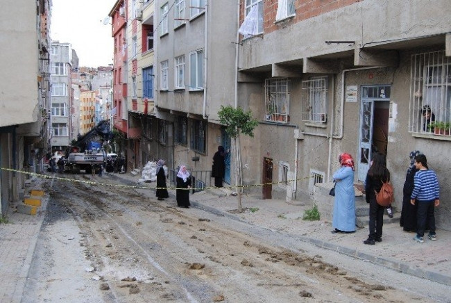 İstanbul'da TIR dehşeti ! 5 katlı binaya girdi