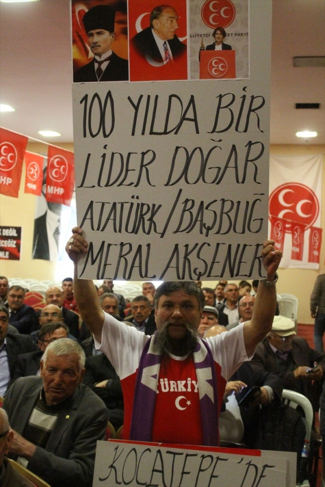 Meral Akşener'e Afyon'da ilginç pankart! Namusum...
