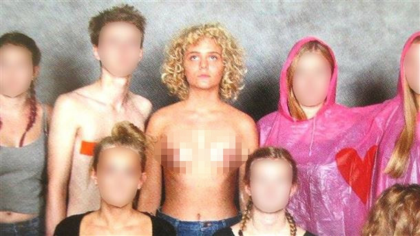 Okul yıllığında üstsüz fotoğraf rezaleti !
