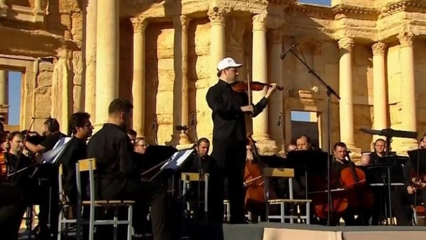 IŞİD'in yakıp yıktığı kentte konser
