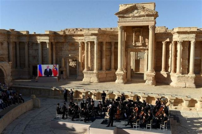 IŞİD'in yakıp yıktığı kentte konser