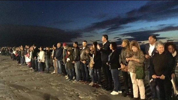 İzmir'de 17 kilometrelik laiklik zinciri