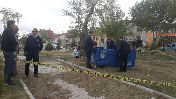 Liseli genç parkta ölü bulundu