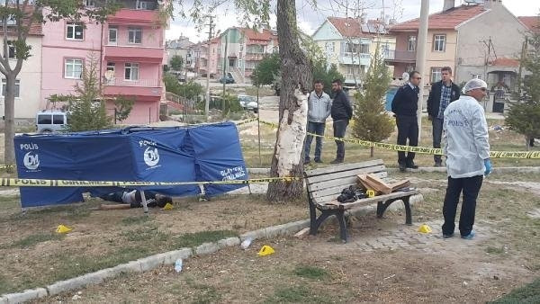 Liseli genç parkta ölü bulundu