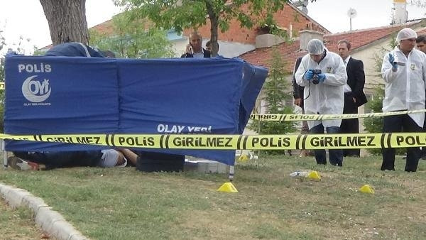 Liseli genç parkta ölü bulundu