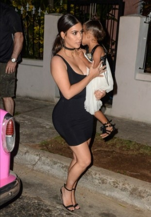 Kardashian ailesi Küba'da gördükleri ilgi...