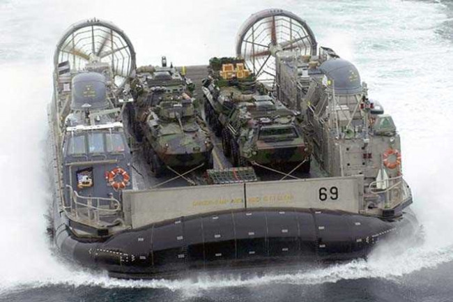 Hem karada, hem denizde gidebiliyor HOVERKRAFT!