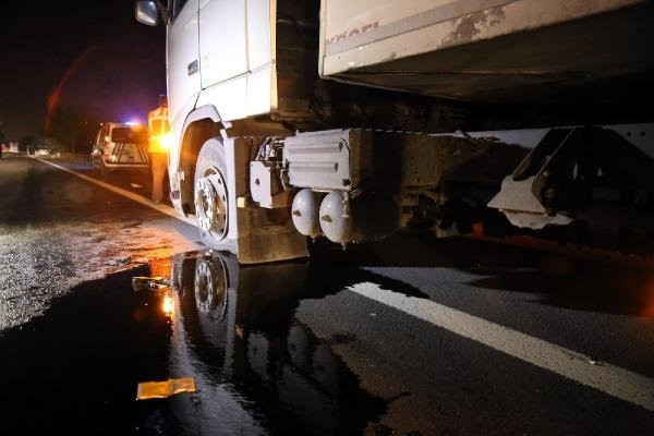 Vali korumaları, yol vermeyen Tır'a ateş açtı