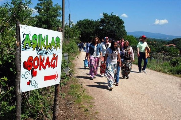 Aşıklar Sokağı'nda eş arayışı