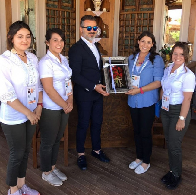 Eski bakanın yeni imajı görenleri şaşırttı