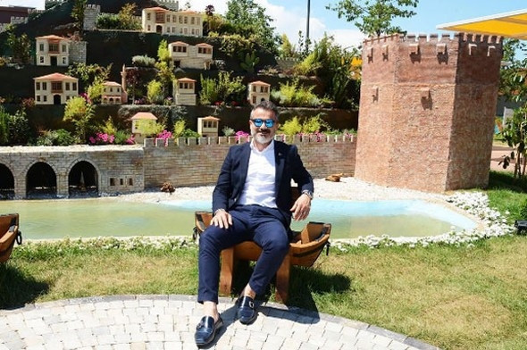 Eski bakanın yeni imajı görenleri şaşırttı